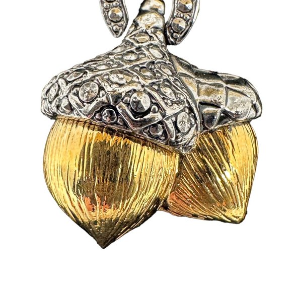 Avon Vintage Acorn Brooch - Picture 4 of 10